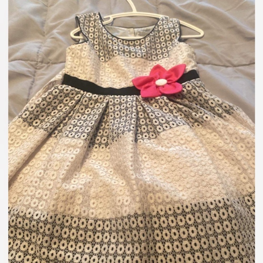 Girls party dress - Picture 3 of 7